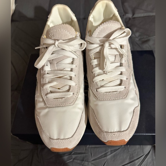 Reebok Shoes - Reebok CL Legacy AZ UNISEX. Size 8.